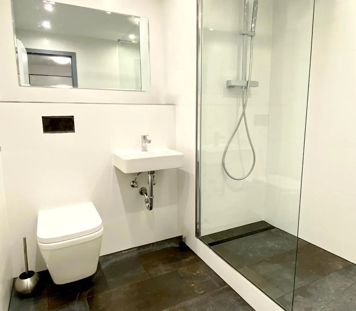 Apartment Domspitzen-Blick, Cooles 2 Zimmer Apt Mit Indoor-Swimmingpool Auf Dem Dach, Kueche Und Smart-Tv Cologne