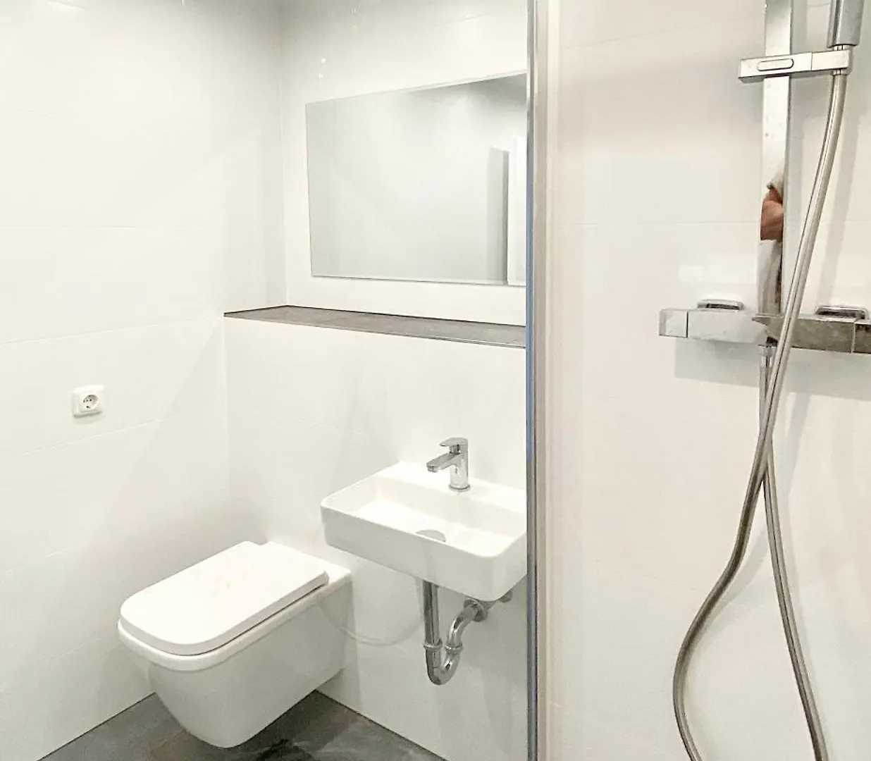 Domspitzen-Blick, Cooles 2 Zimmer Apt Mit Indoor-Swimmingpool Auf Dem Dach, Kueche Und Smart-Tv Cologne