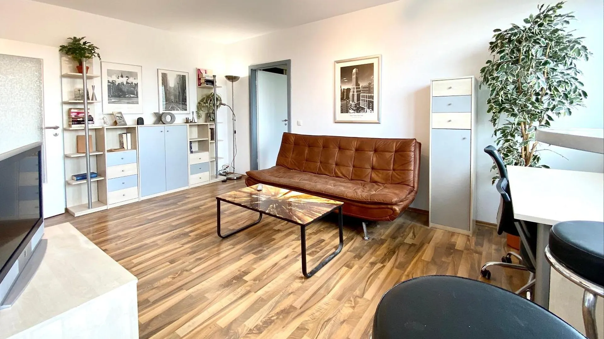 Domspitzen-Blick, Cooles 2 Zimmer Apt Mit Indoor-Swimmingpool Auf Dem Dach, Kueche Und Smart-Tv Cologne