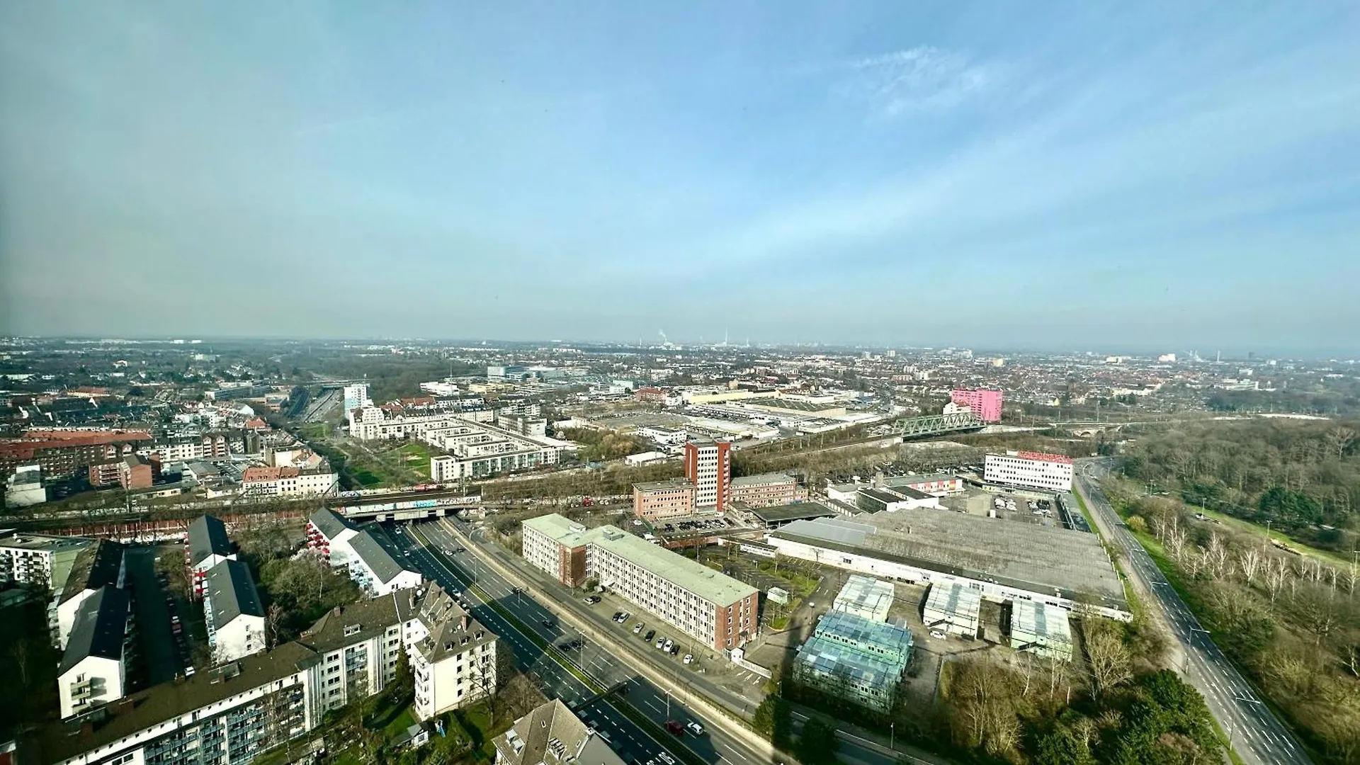 Domspitzen-Blick, Cooles 2 Zimmer Apt Mit Indoor-Swimmingpool Auf Dem Dach, Kueche Und Smart-Tv Cologne 0*,  Germany