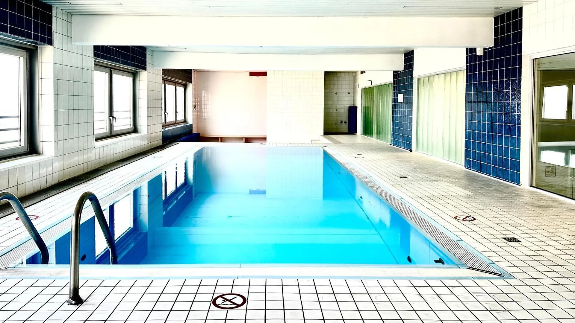 Domspitzen-Blick, Cooles 2 Zimmer Apt Mit Indoor-Swimmingpool Auf Dem Dach, Kueche Und Smart-Tv Cologne 0*,