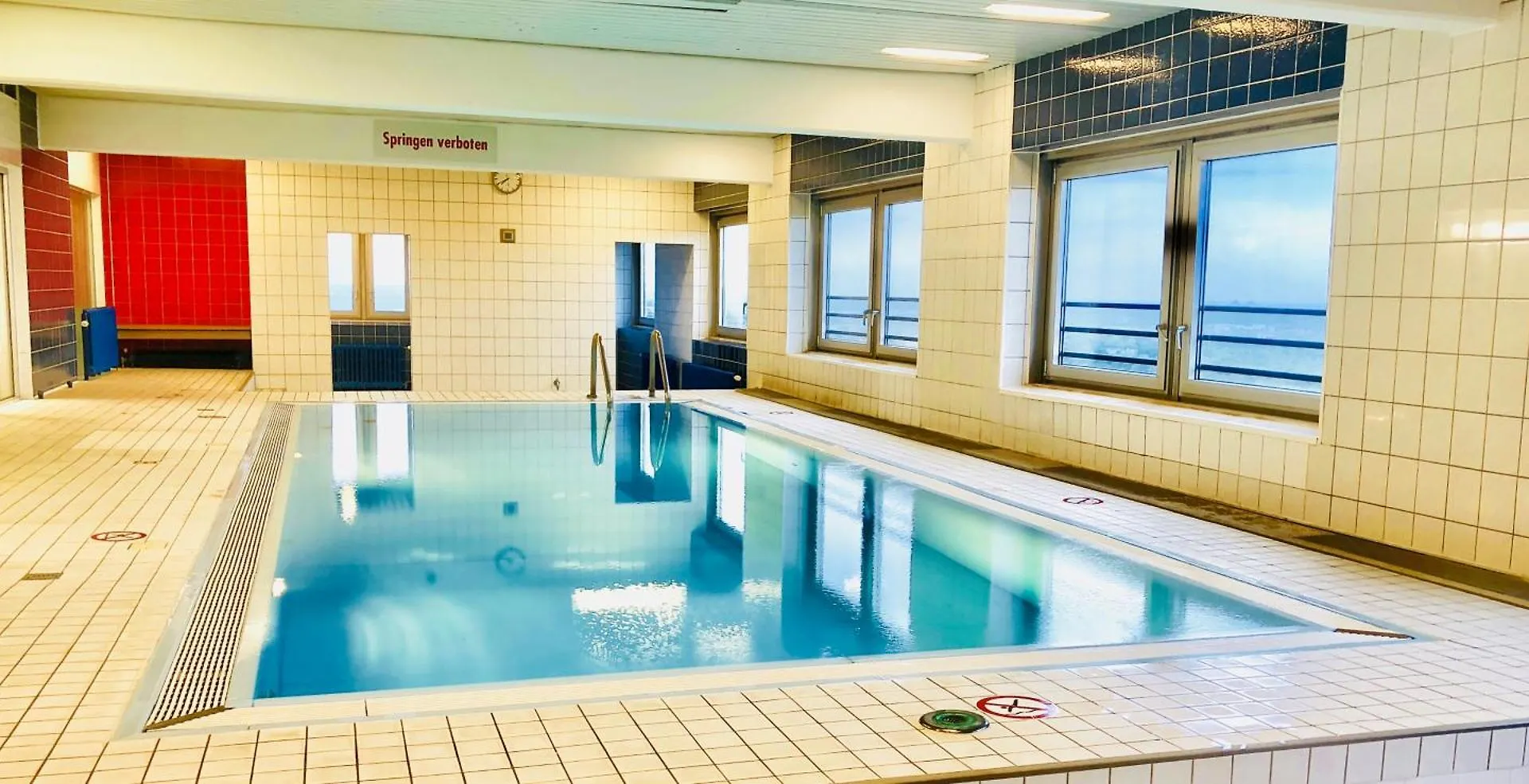 Domspitzen-Blick, Cooles 2 Zimmer Apt Mit Indoor-Swimmingpool Auf Dem Dach, Kueche Und Smart-Tv Cologne Apartment