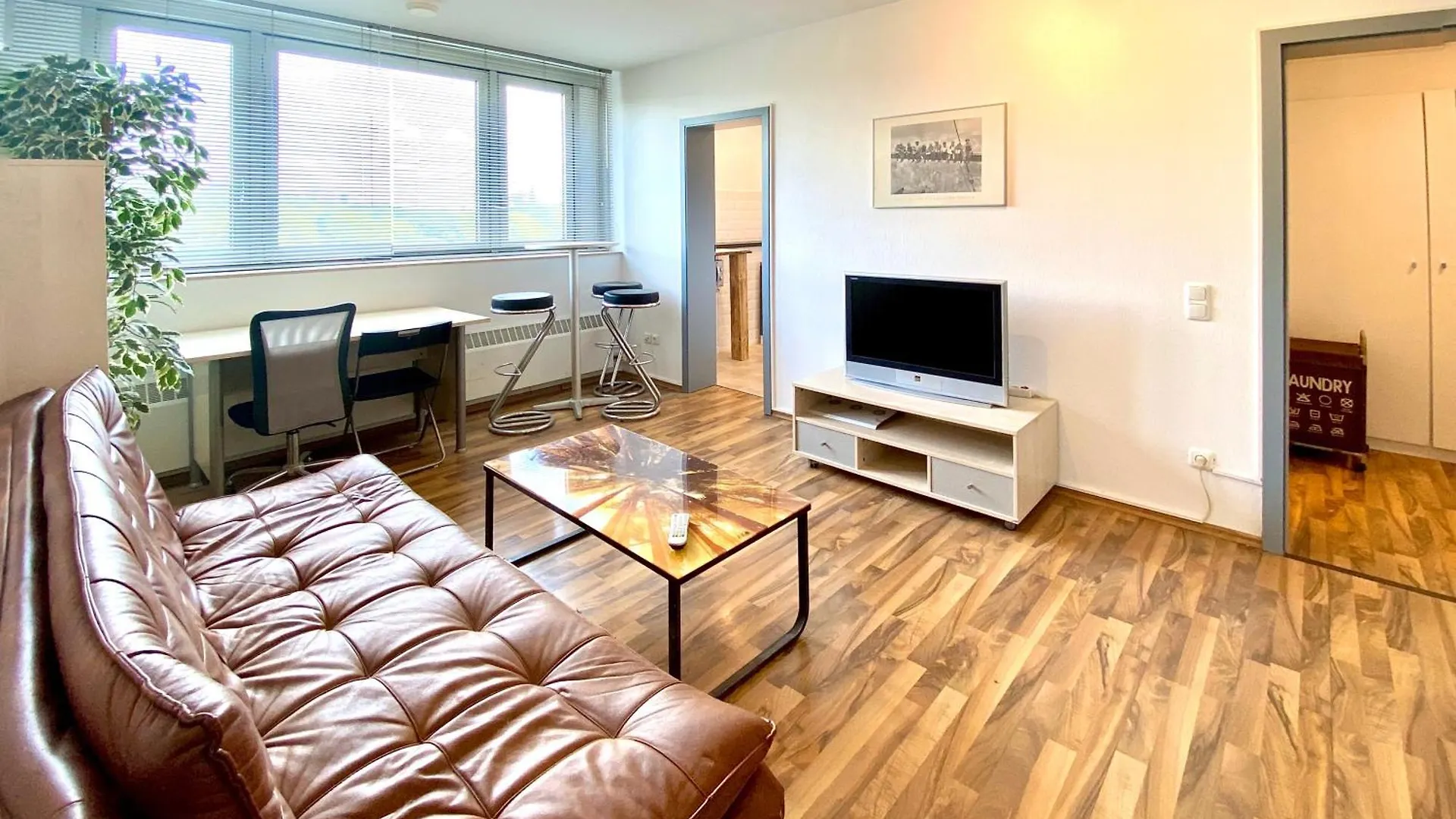Domspitzen-Blick, Cooles 2 Zimmer Apt Mit Indoor-Swimmingpool Auf Dem Dach, Kueche Und Smart-Tv Cologne
