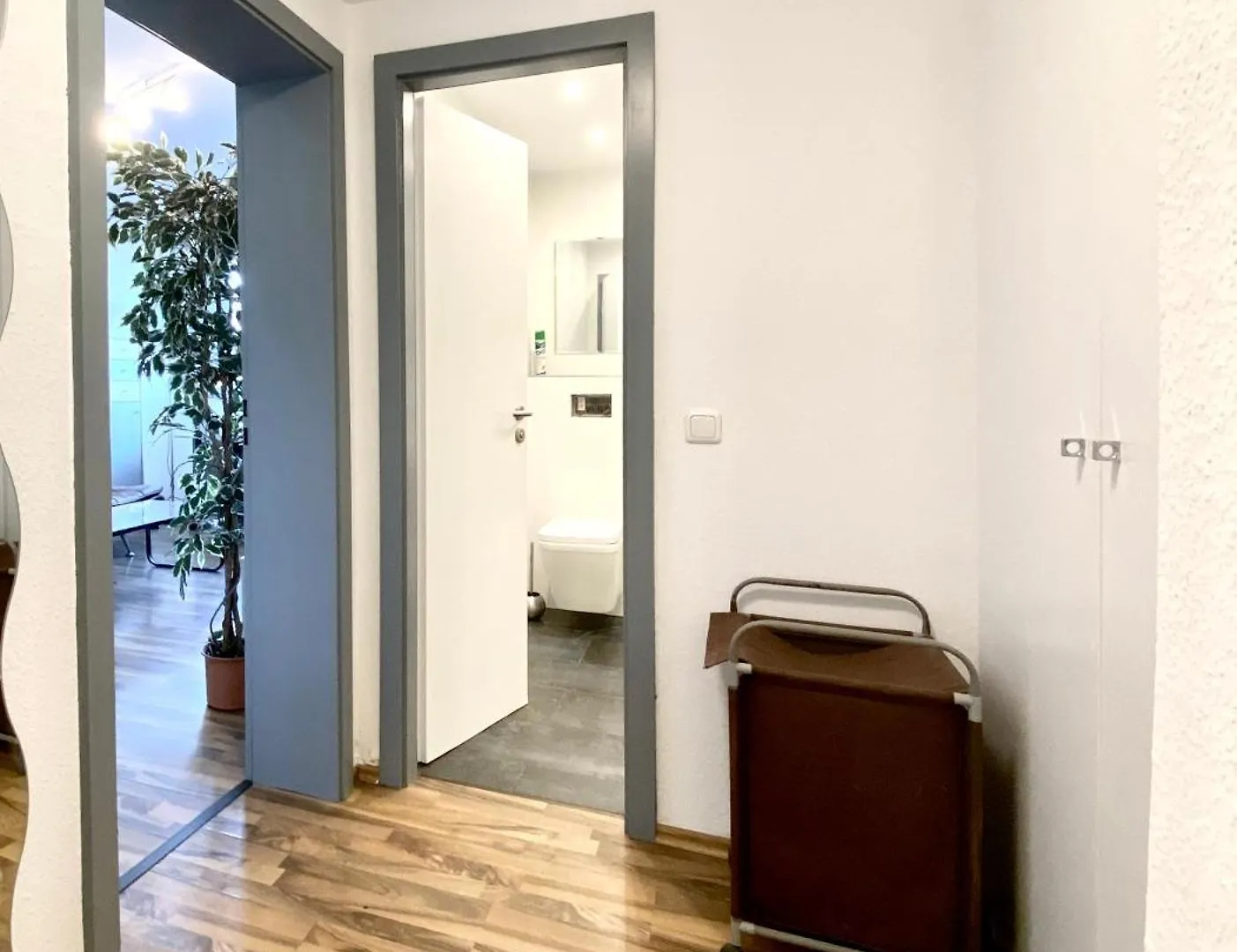 Apartment Domspitzen-Blick, Cooles 2 Zimmer Apt Mit Indoor-Swimmingpool Auf Dem Dach, Kueche Und Smart-Tv Cologne